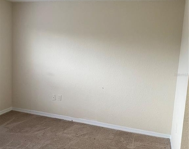 18001 Richmond Place Drive - Photo Thumbnail 16