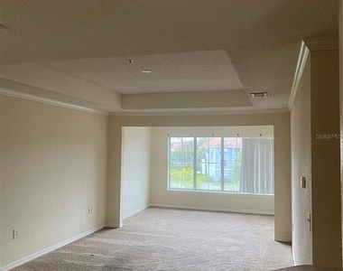 18001 Richmond Place Drive - Photo Thumbnail 22