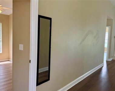 9917 Colonnade Drive - Photo Thumbnail 12