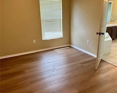 9917 Colonnade Drive - Photo Thumbnail 25