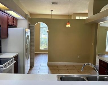 9917 Colonnade Drive - Photo Thumbnail 11