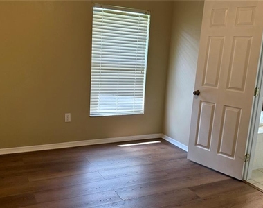 9917 Colonnade Drive - Photo Thumbnail 26