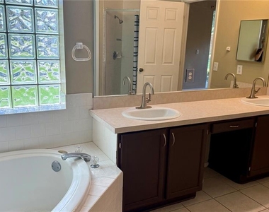 9917 Colonnade Drive - Photo Thumbnail 24