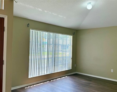 9917 Colonnade Drive - Photo Thumbnail 6