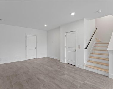 90 Columbia Drive - Photo Thumbnail 3