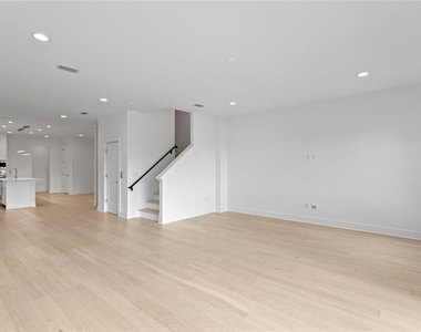 90 Columbia Drive - Photo Thumbnail 10