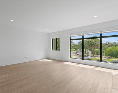 90 Columbia Drive - Photo Thumbnail 8