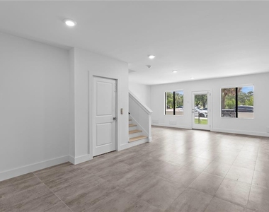 90 Columbia Drive - Photo Thumbnail 6