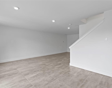 90 Columbia Drive - Photo Thumbnail 4
