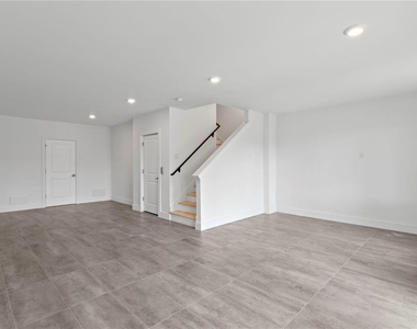 90 Columbia Drive - Photo Thumbnail 5