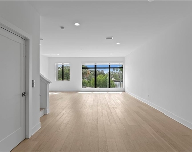 90 Columbia Drive - Photo Thumbnail 9