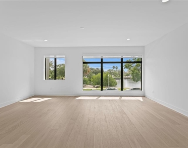 90 Columbia Drive - Photo Thumbnail 17