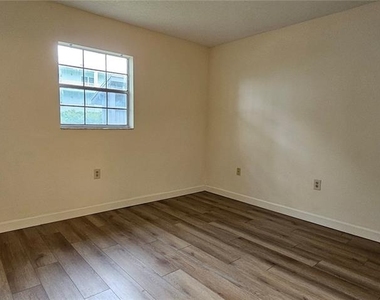 1712 Belleair Forest Drive - Photo Thumbnail 6