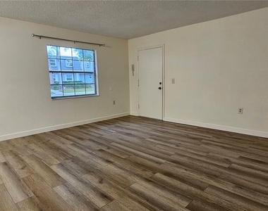 1712 Belleair Forest Drive - Photo Thumbnail 4