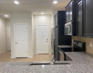 9141 Hillcroft Drive - Photo Thumbnail 8