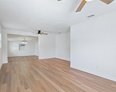 4006 S Shamrock Road - Photo Thumbnail 4