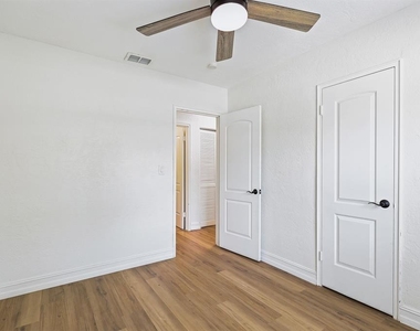 4006 S Shamrock Road - Photo Thumbnail 21
