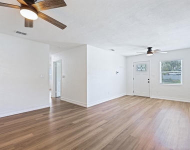 4006 S Shamrock Road - Photo Thumbnail 2