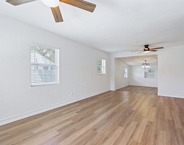 4006 S Shamrock Road - Photo Thumbnail 3