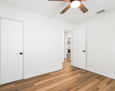 4006 S Shamrock Road - Photo Thumbnail 23