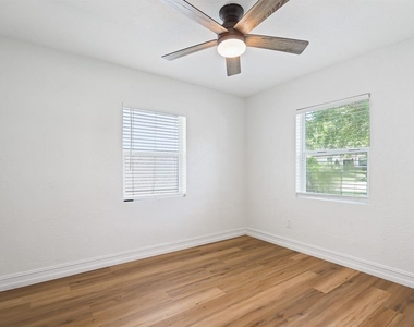 4006 S Shamrock Road - Photo Thumbnail 17