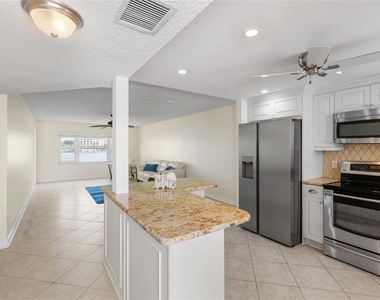 4775 Cove Circle - Photo Thumbnail 2