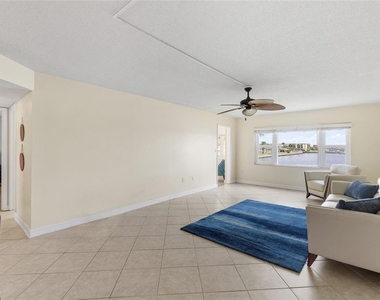 4775 Cove Circle - Photo Thumbnail 6