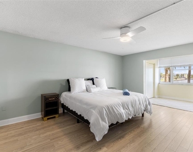 4775 Cove Circle - Photo Thumbnail 8