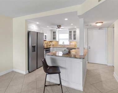 4775 Cove Circle - Photo Thumbnail 3