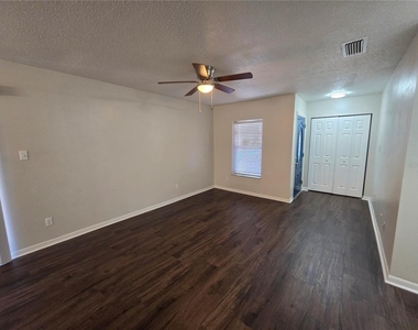 851 Creekway Court - Photo Thumbnail 8