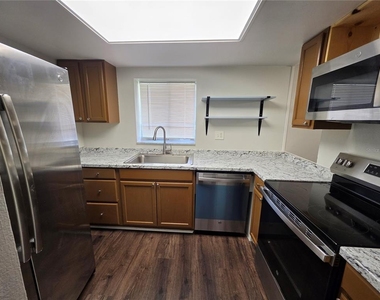 851 Creekway Court - Photo Thumbnail 10