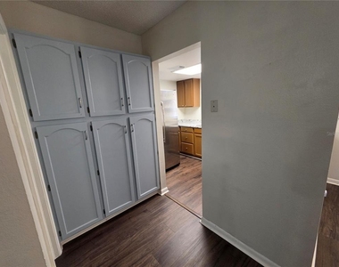 851 Creekway Court - Photo Thumbnail 9