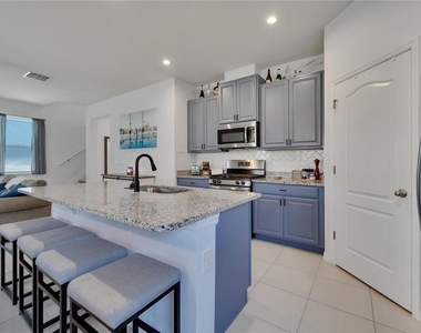 12227 Blue Pacific Drive - Photo Thumbnail 10