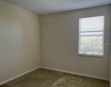 3916 Silverlake Way - Photo Thumbnail 10