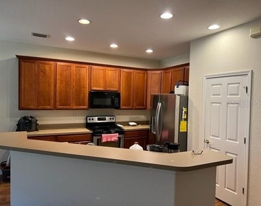 3916 Silverlake Way - Photo Thumbnail 7