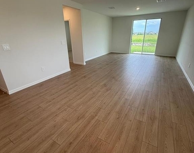 1518 Brekey Way - Photo Thumbnail 9