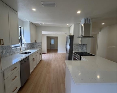 4649 18th Avenue N - Photo Thumbnail 7