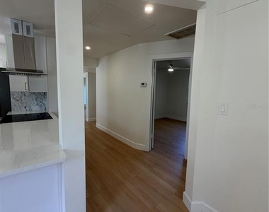 4649 18th Avenue N - Photo Thumbnail 8