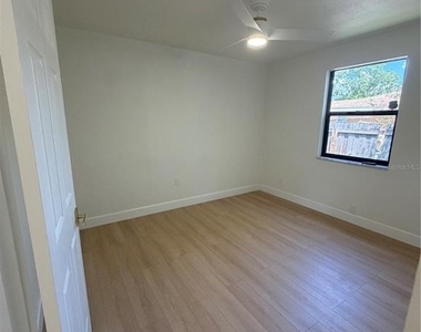 4649 18th Avenue N - Photo Thumbnail 9