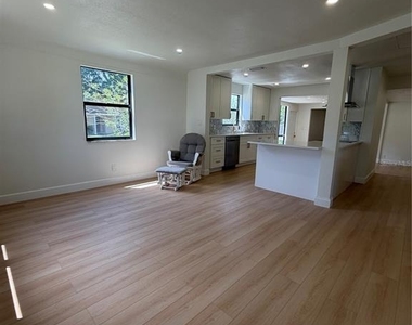 4649 18th Avenue N - Photo Thumbnail 3