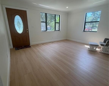 4649 18th Avenue N - Photo Thumbnail 2