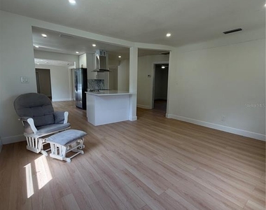 4649 18th Avenue N - Photo Thumbnail 4