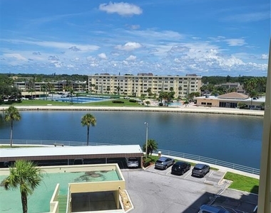 4775 Cove Circle - Photo Thumbnail 2