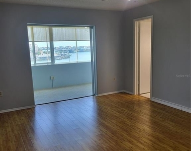 4775 Cove Circle - Photo Thumbnail 18