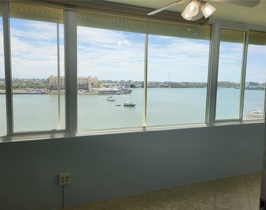 4775 Cove Circle - Photo Thumbnail 21