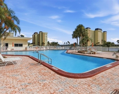 4775 Cove Circle - Photo Thumbnail 38