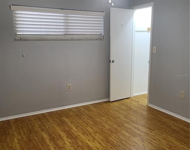 4775 Cove Circle - Photo Thumbnail 14