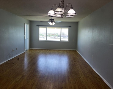 4775 Cove Circle - Photo Thumbnail 11