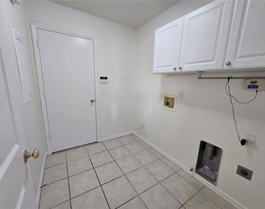 15305 Palomapark Lane - Photo Thumbnail 10