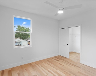 6830 S De Soto Street - Photo Thumbnail 34